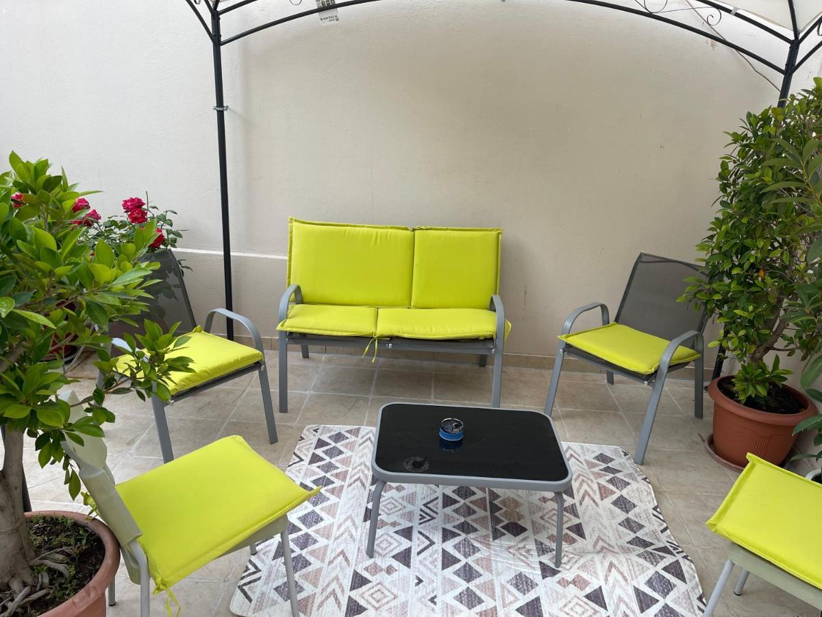 Cozy Minimal Apartment พีเรียส ภายนอก รูปภาพ