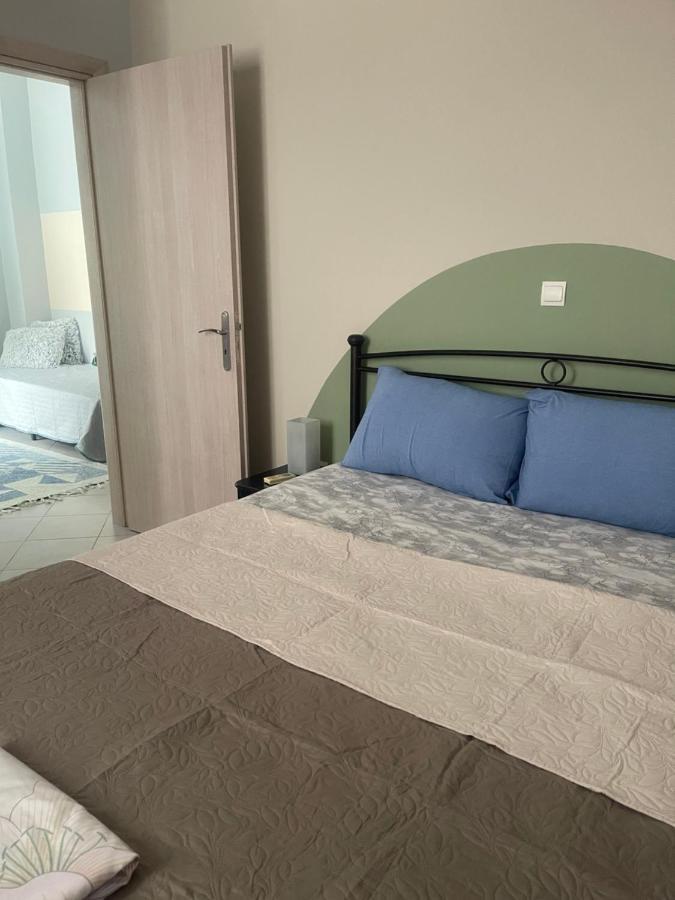 Cozy Minimal Apartment พีเรียส ภายนอก รูปภาพ