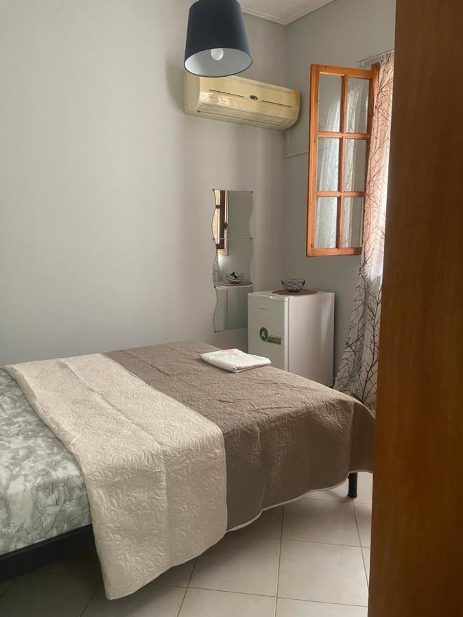 Cozy Minimal Apartment พีเรียส ภายนอก รูปภาพ