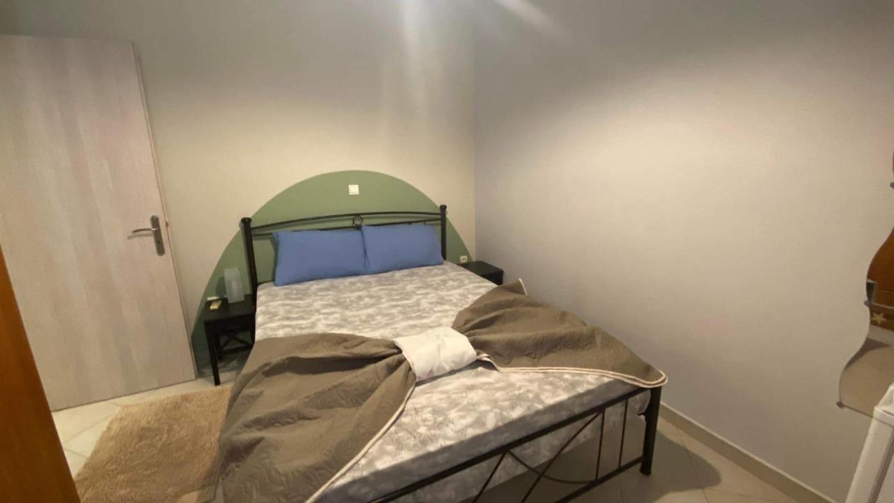 Cozy Minimal Apartment พีเรียส ภายนอก รูปภาพ