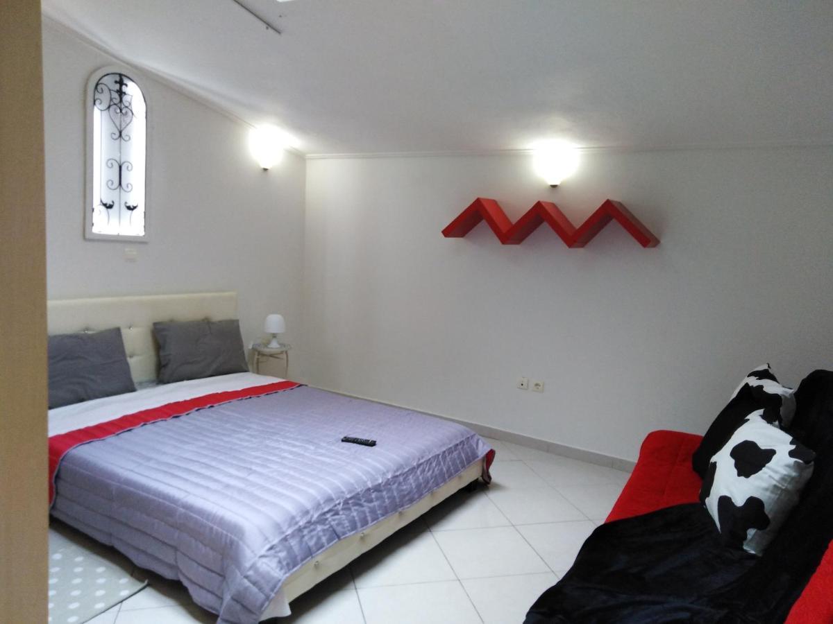 Cozy Minimal Apartment พีเรียส ภายนอก รูปภาพ