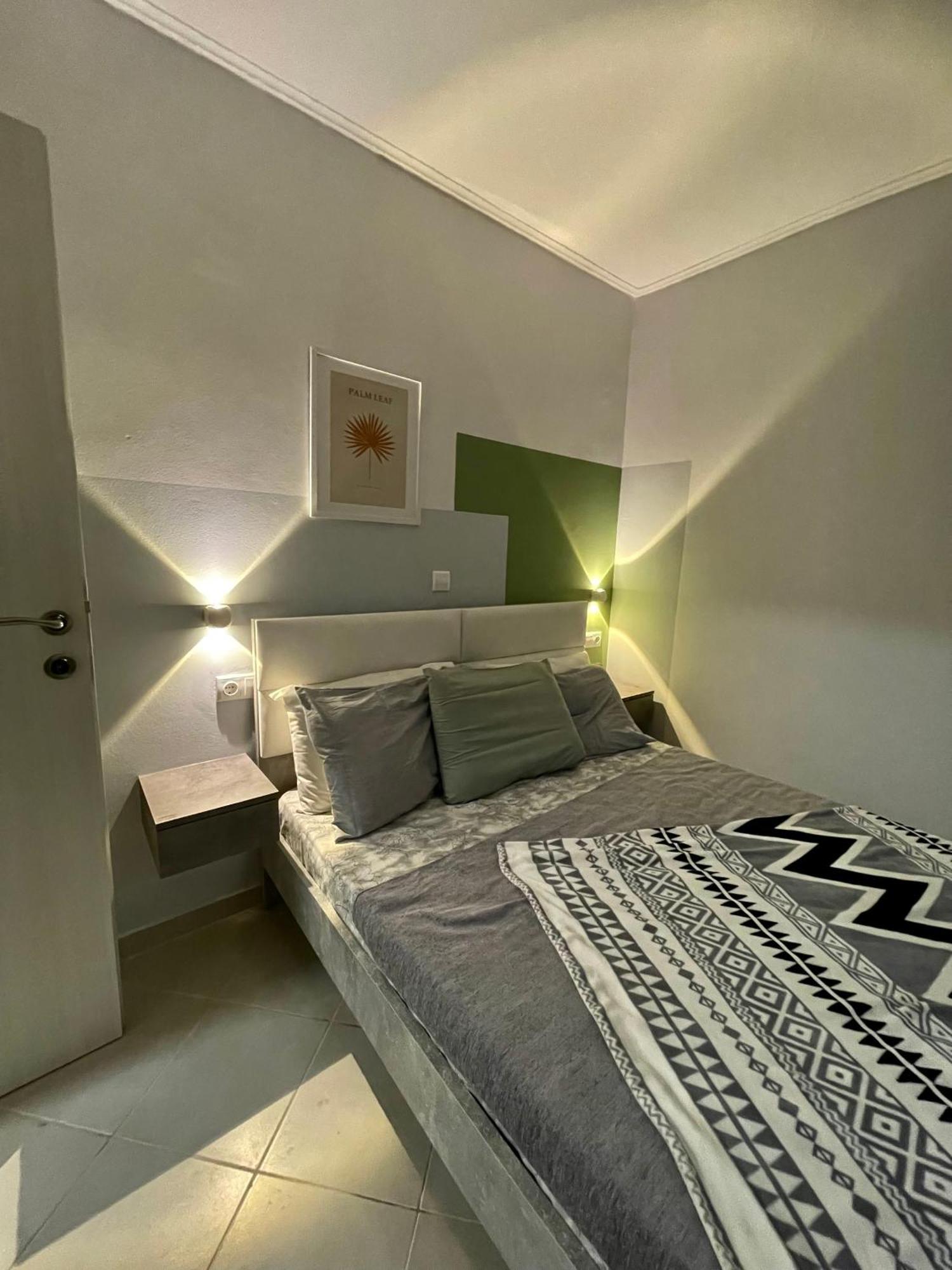 Cozy Minimal Apartment พีเรียส ภายนอก รูปภาพ