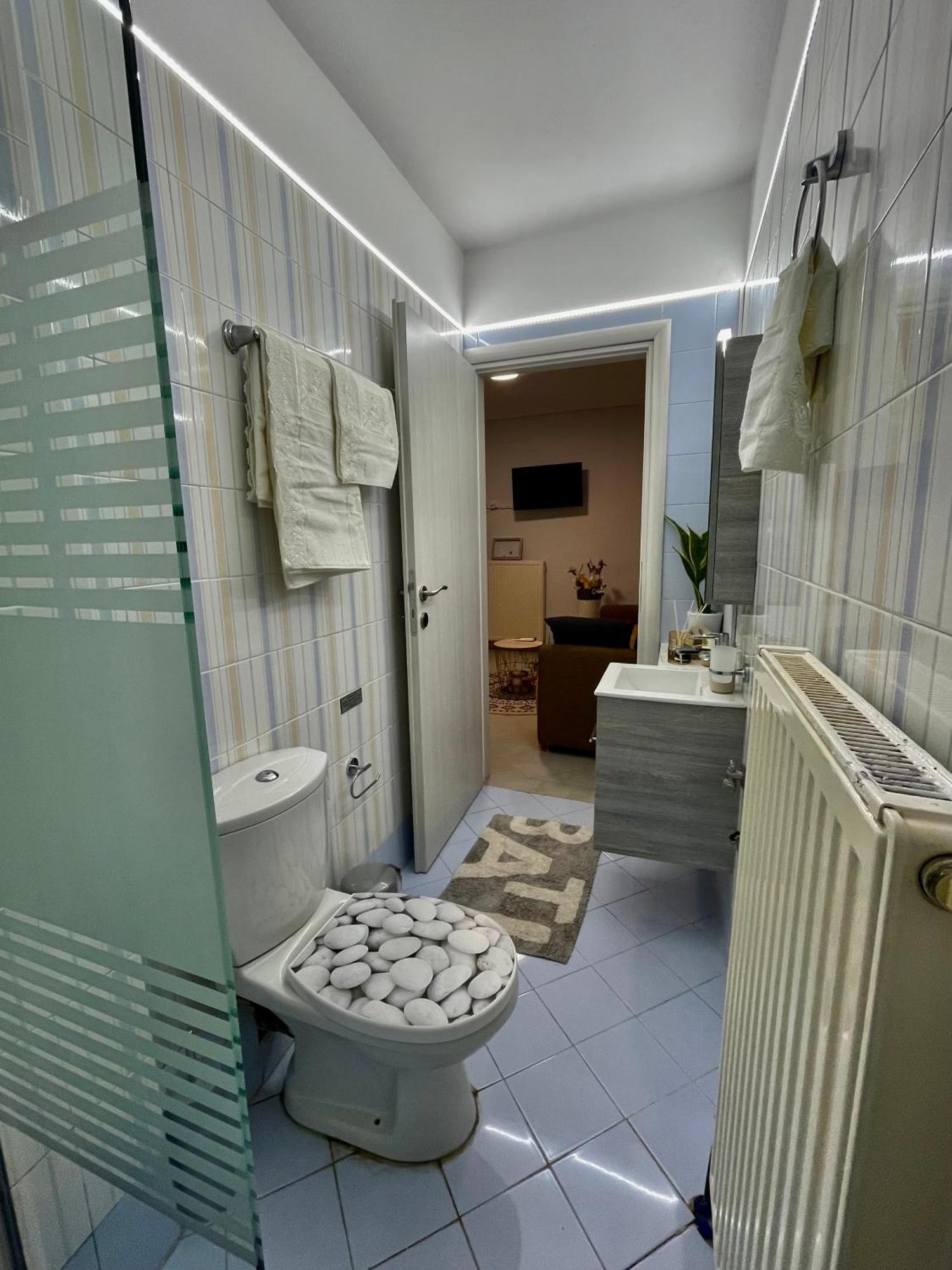 Cozy Minimal Apartment พีเรียส ภายนอก รูปภาพ